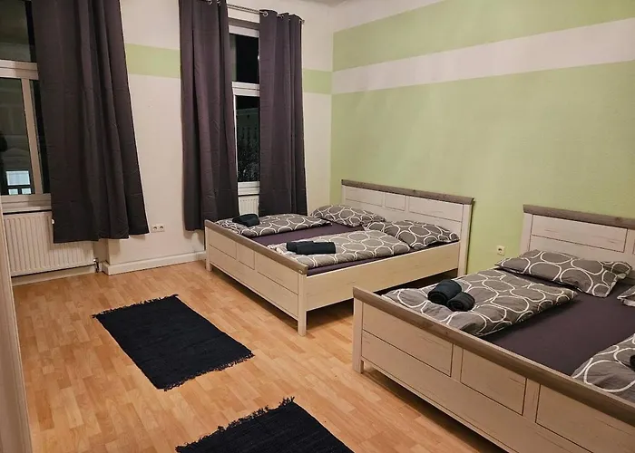 At Westbahnhof I Close To Shopping Street & Metro Apartment *