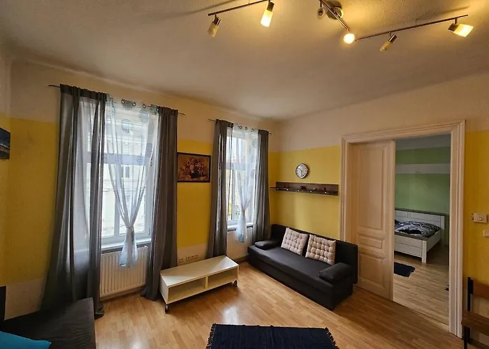 At Westbahnhof I Close To Shopping Street & Metro Apartment Vienna