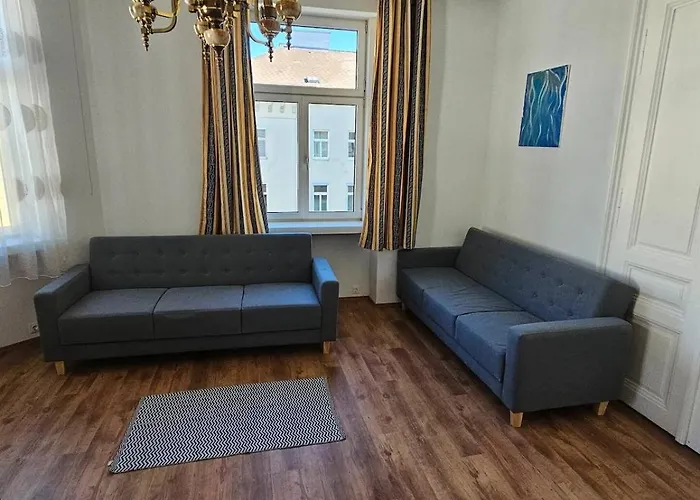 At Westbahnhof I Close To Shopping Street & Metro Apartment Vienna
