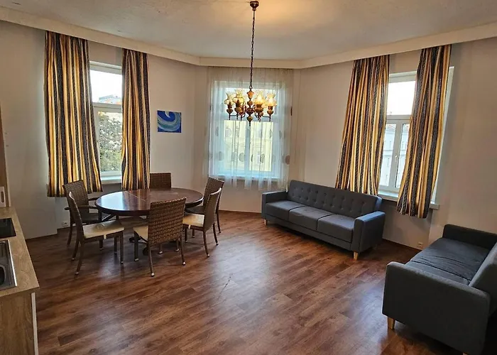 At Westbahnhof I Close To Shopping Street & Metro Apartment *