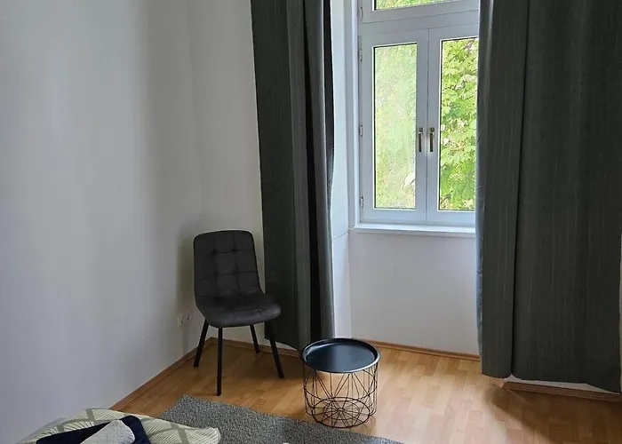 At Westbahnhof I Close To Shopping Street & Metro Apartment Vienna