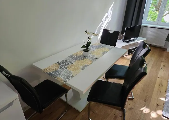 At Westbahnhof I Close To Shopping Street & Metro Apartment Vienna