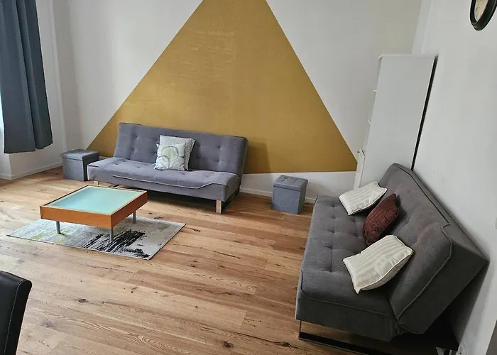 At Westbahnhof I Close To Shopping Street & Metro Apartment Vienna