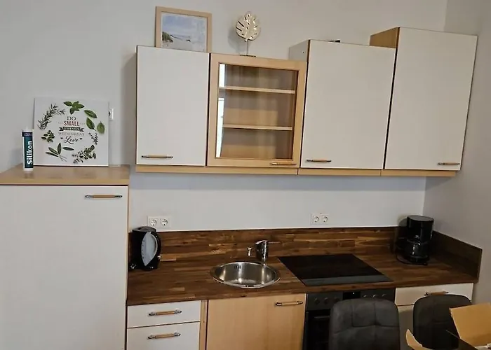 At Westbahnhof I Close To Shopping Street & Metro Apartment *