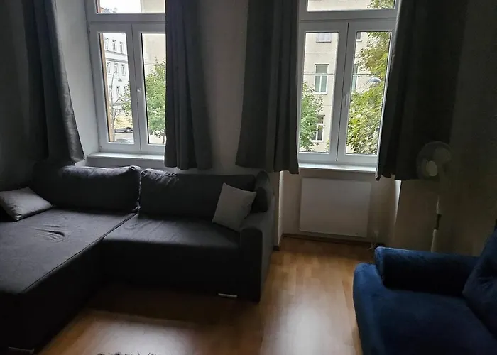 At Westbahnhof I Close To Shopping Street & Metro Apartment *