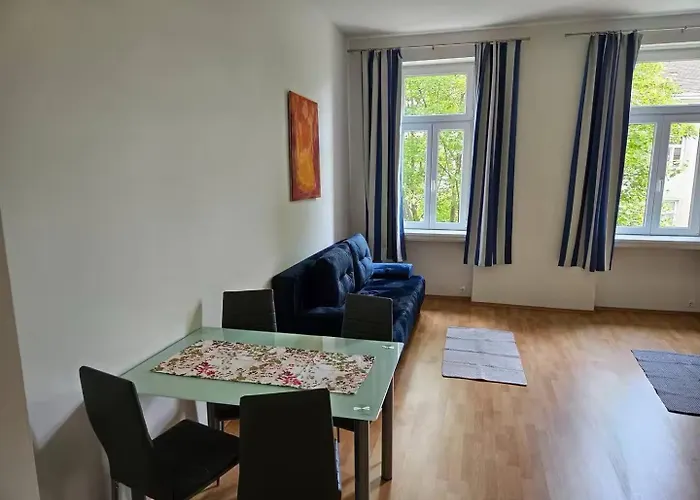 At Westbahnhof I Close To Shopping Street & Metro Apartment *