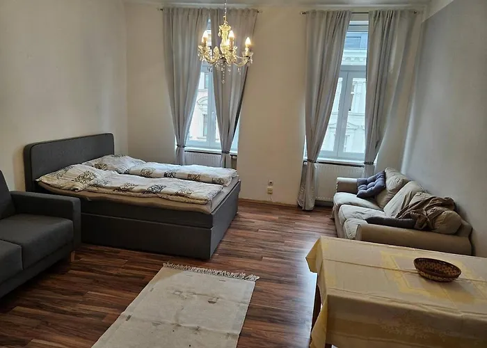 At Westbahnhof I Close To Shopping Street & Metro Apartment *